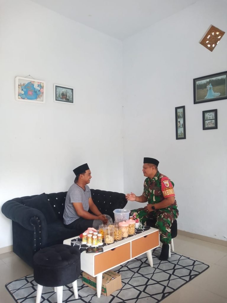 Upaya Babinsa Bondoyudo Pererat Silaturahmi Bersama Warga di Lebaran Idul Fitri