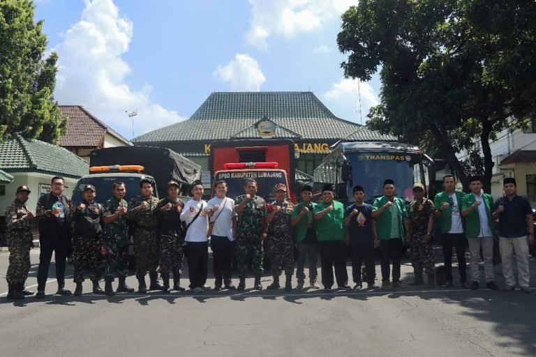 Kodim 0821/Lumajang Monitoring Pemberangkatan 100 Kader Banser dan Ansor ke Apel Akbar GP Ansor Jawa Timur