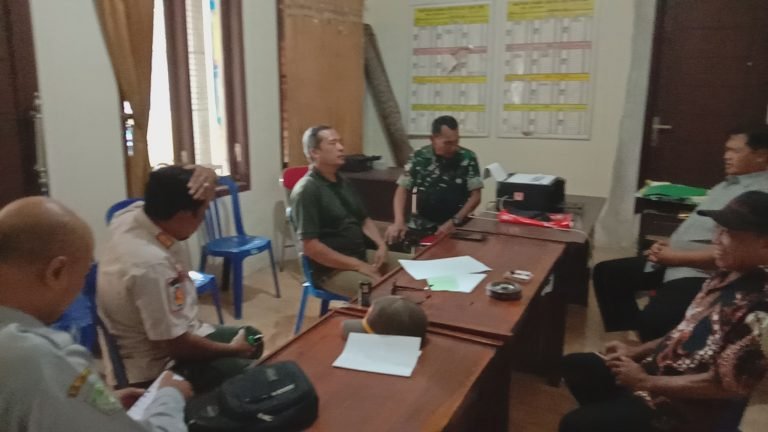 Sambang Desa Ala Babinsa Kloposawit, Bangun Komunikasi Positif dengan Dinas Sektoral