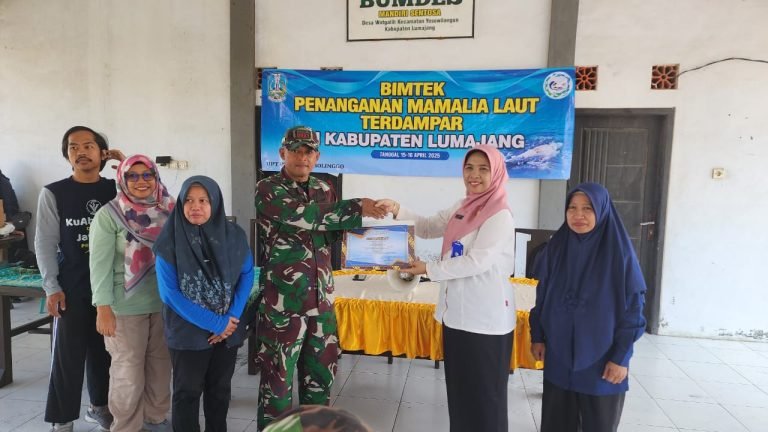 Waspada Mamalia Laut Terdampar! Babinsa Wotgalih Ikuti Bimtek Khusus di Pantai Selatan
