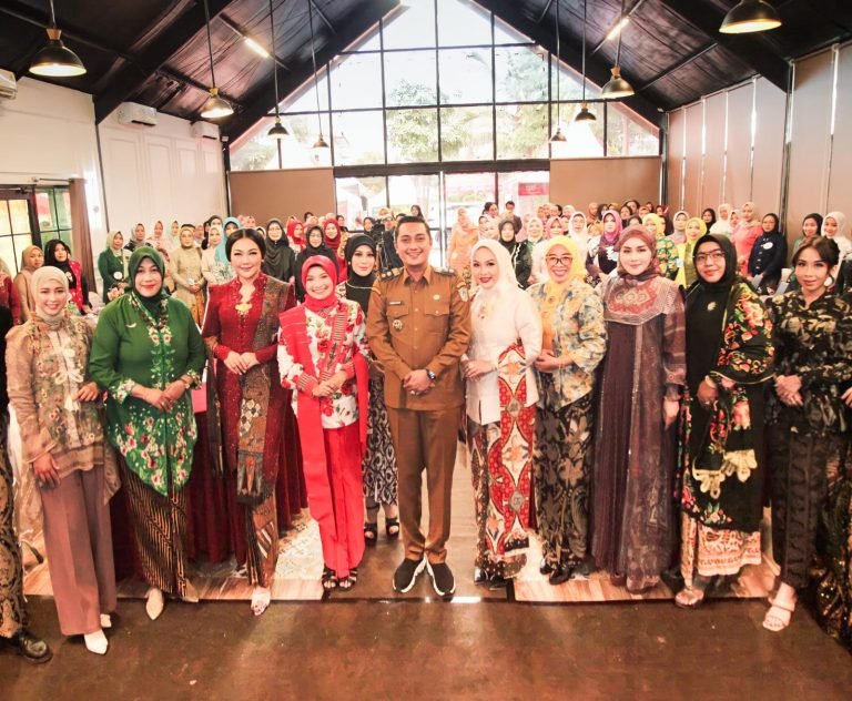 Ketua Persit KCK Cabang XXXV Dim 0821 Hadiri Peringatan Hari Kartini 2025 yang Digelar TP PKK Kabupaten Lumajang