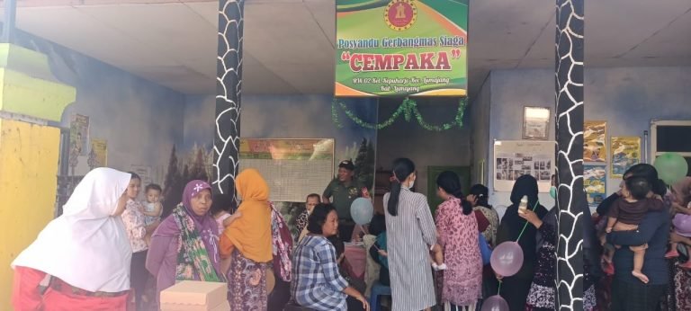 Peduli Kesehatan Balita, Babinsa Kepuharjo Turut Dampingi Kegiatan Posyandu