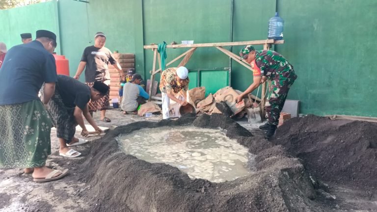 Gotong Royong Babinsa dan Santri, Masjid Ponpes Hidayatul Afkar Mulai Dibangun