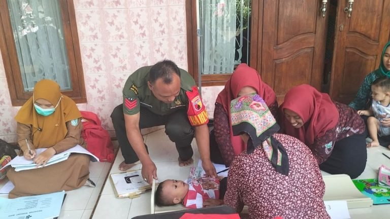 Sinergi TNI dan Nakes, Posyandu Kamboja Layani 49 Balita di Sumberpetung