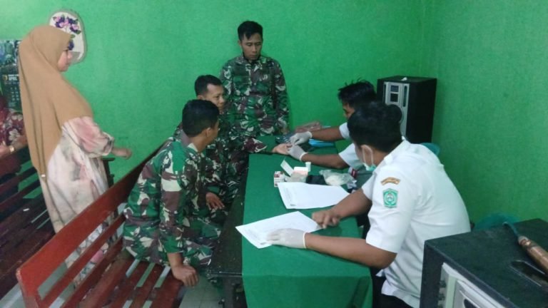 Pemeriksaan Kesehatan Rutin, Danramil Candipuro Bersama Anggota dan Persit Jalani Cek Kesehatan 