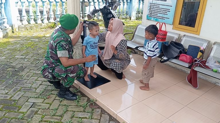 Perkuat Kemitraan, Babinsa, Bidan Desa dan Kader Laksanakan Monitoring Posyandu