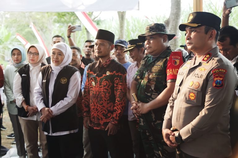 Dandim 0821/Lumajang Dampingi Gubernur Jatim Resmikan Pengelolaan Sampah Mandiri Desa Purworejo