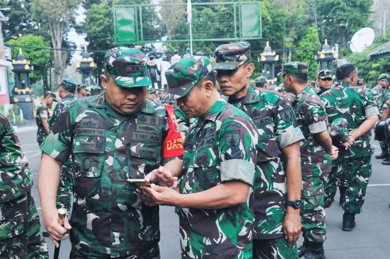 Dandim 0821/Lumajang Pimpin Apel Luar Biasa, Tekankan Prajurit Teritorial Harus Jadi Teladan Kesederhanaan dan Disiplin