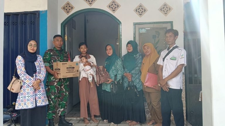 Tangkal Stunting, Babinsa dan Bidan Desa Salurkan PMT di Dusun Karanganyar