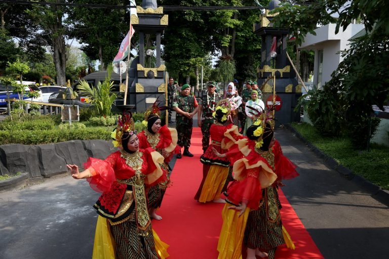 Pererat Sinergi Komando Kewilayahan, Kasdam V/Brawijaya Lakukan Kunjungan Silaturahmi ke Kodim 0821 Lumajang