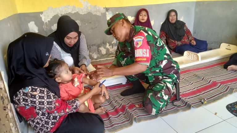 Perkuat Kepedulian Sosial, Babinsa Wonosari Pendampingan Kegiatan Posyandu Sekar Arum