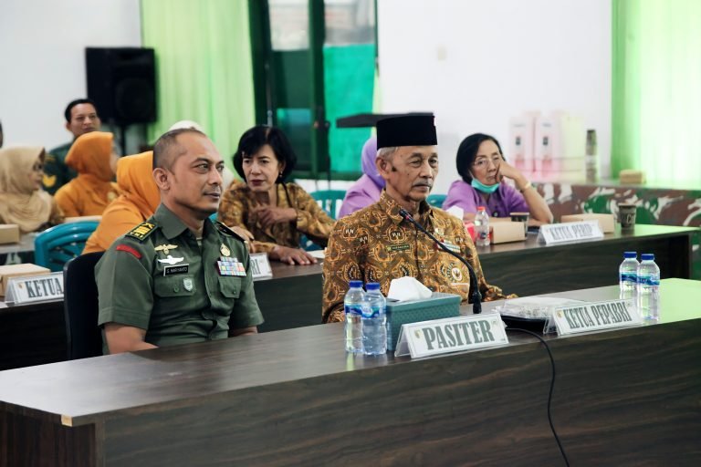 Kodim 0821/Lumajang Gelar Komsos KBT TNI Secara Virtual, dengan Waaster Kasad Bidang Tahwil Komsos  dan Bakti TNI.