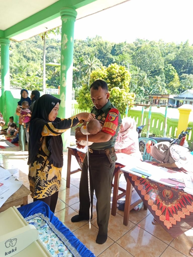 Posyandu Melati Tegalrejo, Babinsa Turut Dampingi Kegiatan Pelayanan Balita dan Lansia