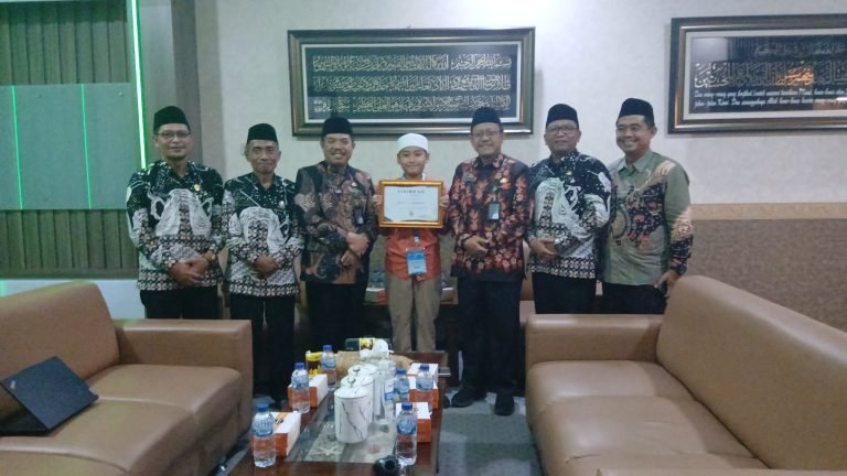 MTsN 1 Lumajang Tembus 4 Besar Indonesia Aerospace Hackathon 2025: Buktikan Inovasi Madrasah Bisa Bersaing di Kancah Nasional