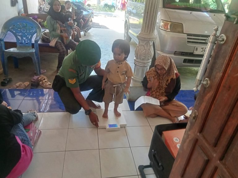 Peran Aktif Babinsa Sruni Dukung Tumbuh Kembang Balita Desa