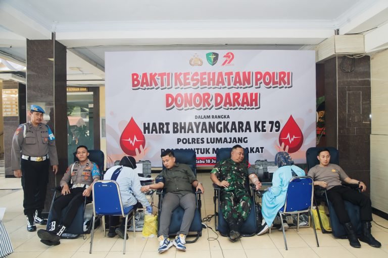 Sinergitas TNI-Polri dalam Aksi Kemanusiaan, Dandim 0821 Lumajang Hadiri Donor Darah HUT Bhayangkara ke-79