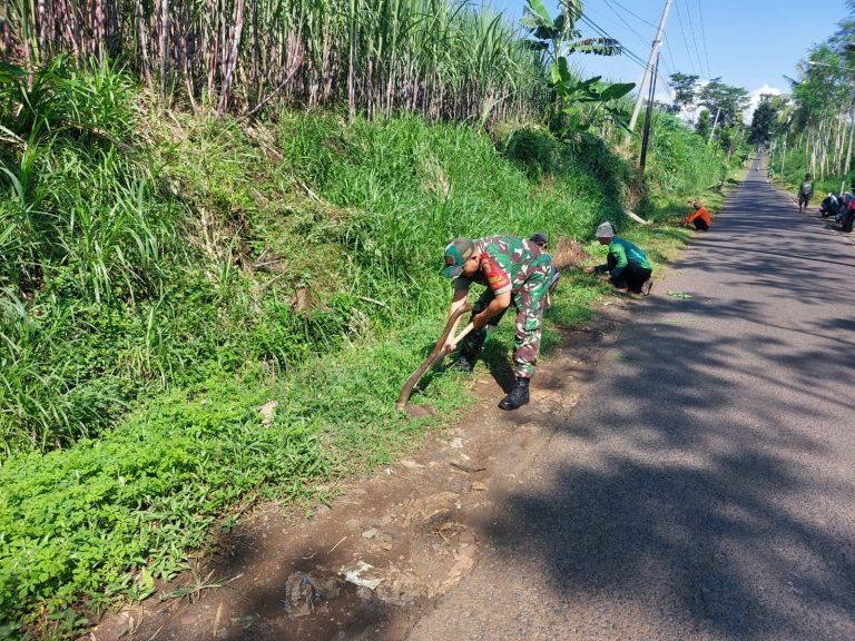Sinergi TNI dan Warga, Gotong Royong Jalan dan Irigasi di Dusun Benel Dibersihkan