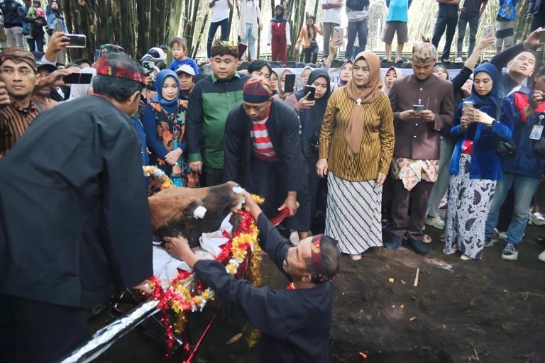 Grebeg Suro di Hutan Bambu Sumbermujur: Harmoni Tradisi dan Spiritualitas, Wujud Syukur Menuju Desa Gemah Ripah Loh Jinawi
