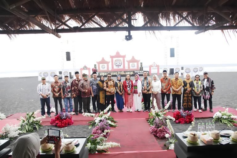 Dandim 0821/Lumajang Hadiri Sendratari Kolosal “Segoro Topeng Kaliwungu”, Budaya Lokal yang Tembus Ajang Nasional