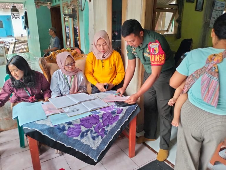 Serda Ferik Sasmita Dampingi Layanan Kesehatan Balita hingga Lansia di Desa Tunjung