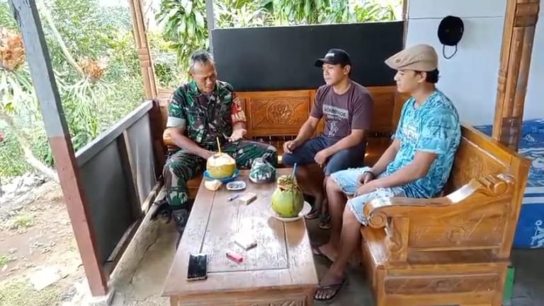 Silaturahmi Babinsa Sidomulyo: Wujud Peduli Wisata Aman dan Nyaman di Gua Tetes