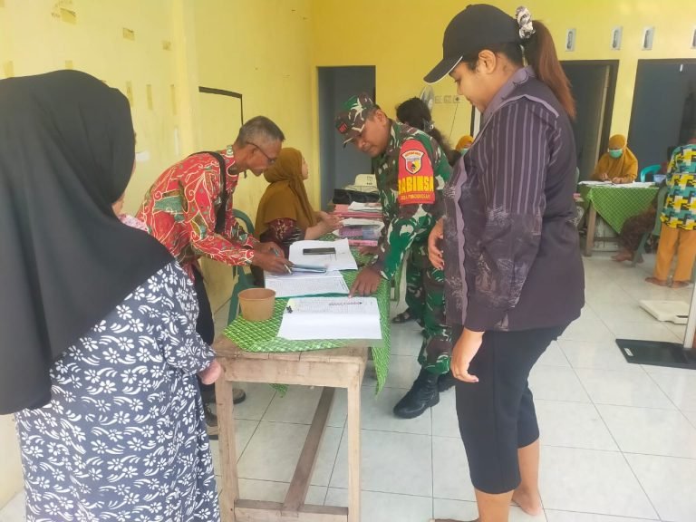 Peran Babinsa Pundungsari dalam Meningkatkan Kesehatan Warga Lewat Pendampingan Posyandu 