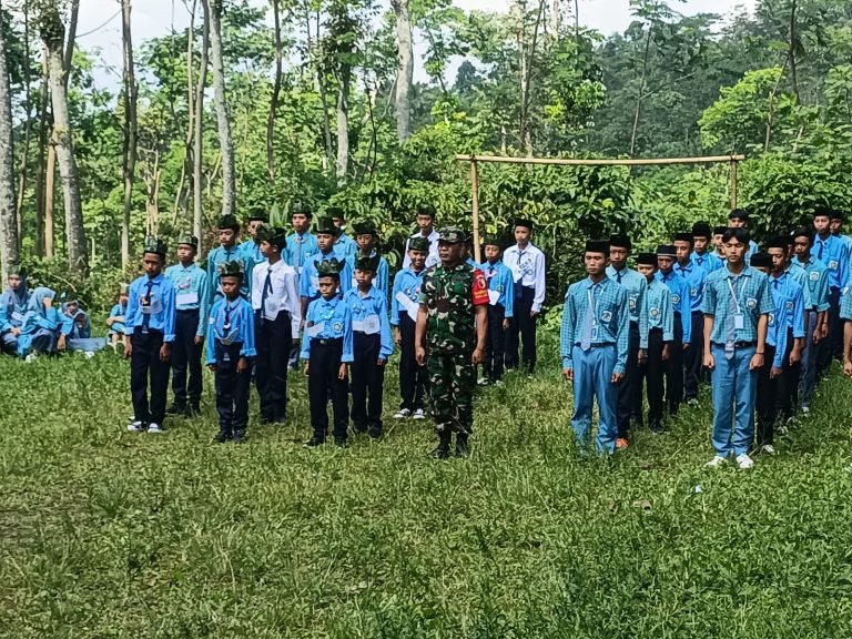 Sinergi TNI dan Pendidikan: Babinsa Jeruk Isi OPDB dengan Latihan PBB dan Wawasan Kebangsaan