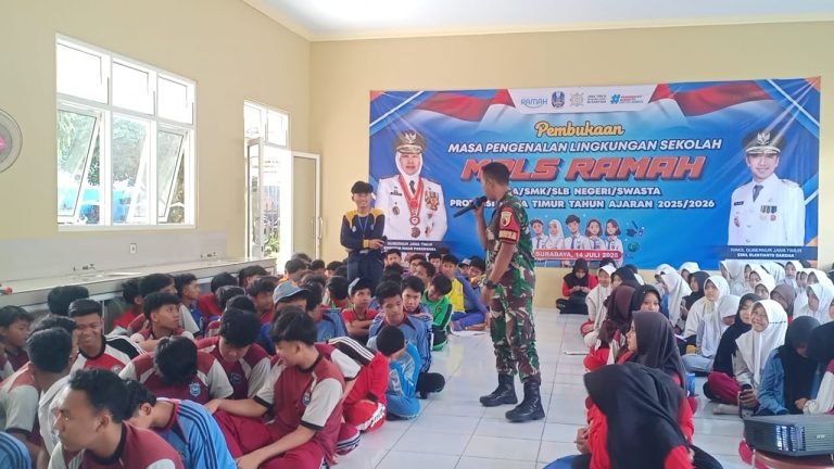 MPLS SMAN Klakah: Babinsa Mlawang Ajak Siswa Cinta Tanah Air dan Bangsa