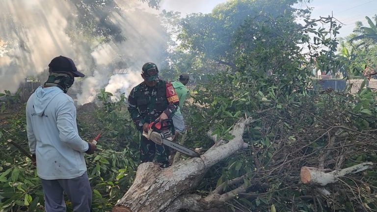 Sinergi Babinsa dan Warga Wujudkan Lingkungan TPU yang Aman dan Bersih