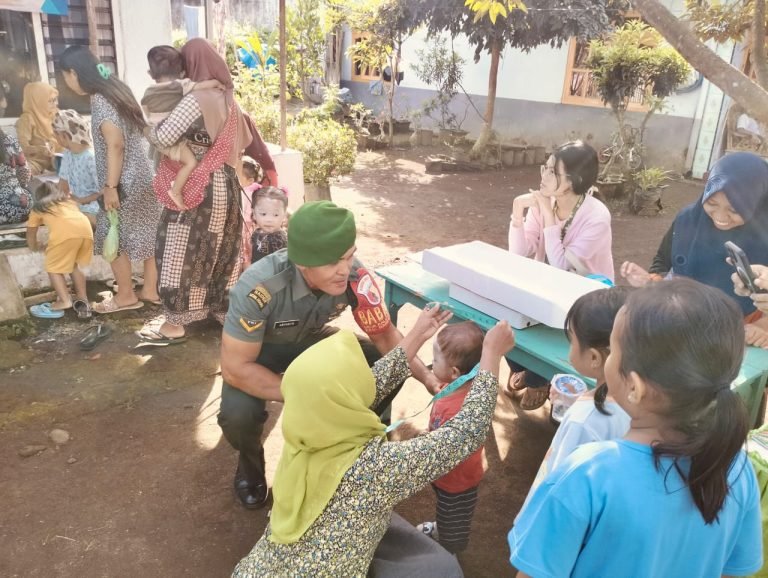 Sentuhan Humanis Babinsa Serda Aryanto di Posyandu Arjuna Kalipenggung
