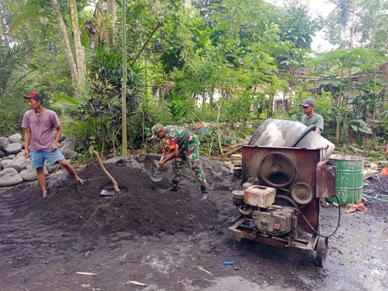 Semangat Gotong Royong, Babinsa Duren Wujudkan Infrastruktur Desa Mandiri