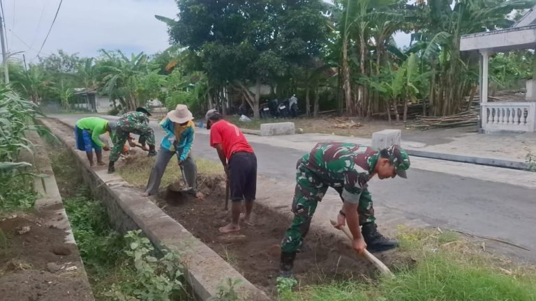 Gotong Royong Babinsa dan Warga Kunir Lor Wujudkan Jalan Desa yang Memadai