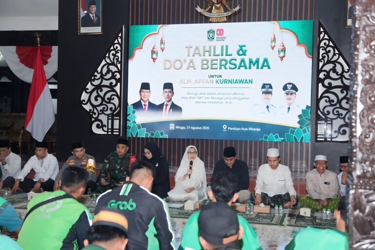 Forkopimda Lumajang, Tokoh Agama, dan Ojek Online Gelar Tahlil serta Doa Bersama untuk Almarhum Affan Kurniawan