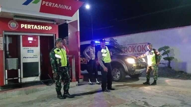 Perkuat Sinergisitas, Babinsa dan Bhabinkamtibmas Jatimulyo Gelar Patroli Gabungan