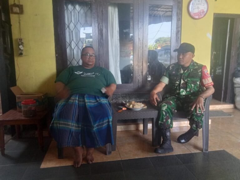Dekat dengan Warga, Babinsa Tukum Silaturahmi ke Kios Pupuk di Pandansari