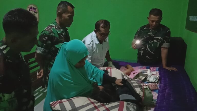 Kebersamaan TNI-Rakyat, Babinsa Sumberrejo Kawal Khitan Sebagai Wujud Kepedulian Sosial