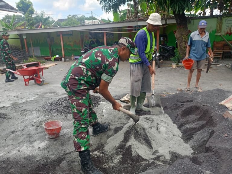 Babinsa Buwek Dampingi Renovasi Gedung SD Buwek untuk Ciptakan Lingkungan Belajar yang Nyaman
