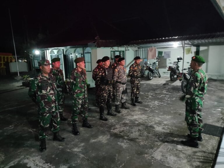 Patroli Gabungan Koramil Pronojiwo-Banser Dukung Stabilitas Keamanan Wilayah 