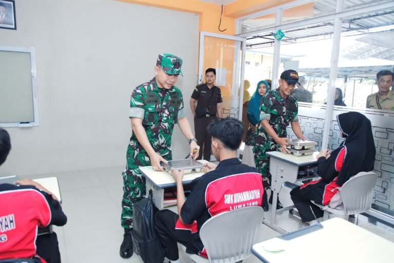 Dandim 0821 Lumajang Bersama Forkopimda Tinjau Dapur Sehat Badan Gizi Nasional