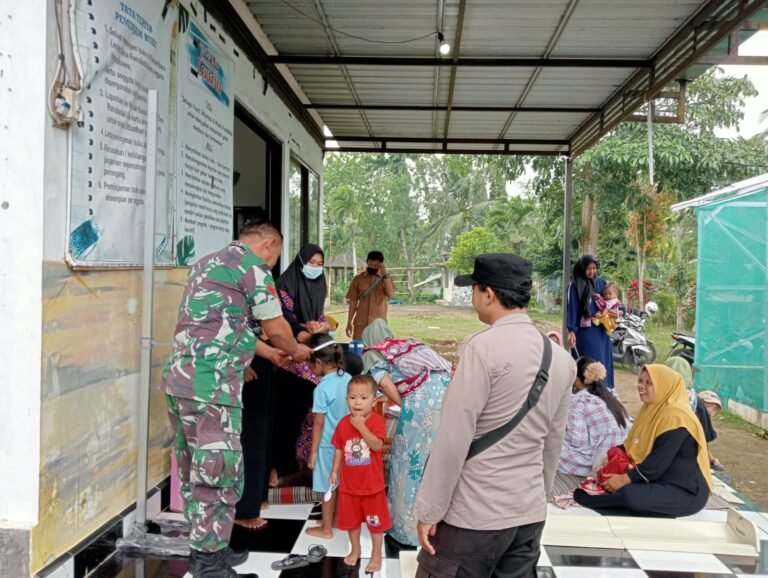 Dukung Kesehatan Warga, Babinsa Ranubedali Dampingi Bidan Desa Monitoring Posyandu