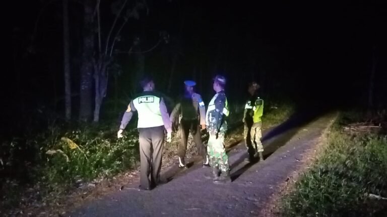 Cegah Gangguan Keamanan, TNI-Polri Rutin Sisir Titik Rawan di Kunir Kidul