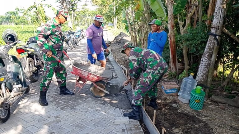 Kolaborasi Babinsa dan Poktan Suko Maju Wujudkan Akses Pertanian Lebih Baik