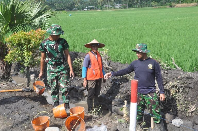 Satgas TMMD ke-126 Kodim 0818 Malang Bangun Drainase Sepanjang 200 Meter di Desa Lebakharjo