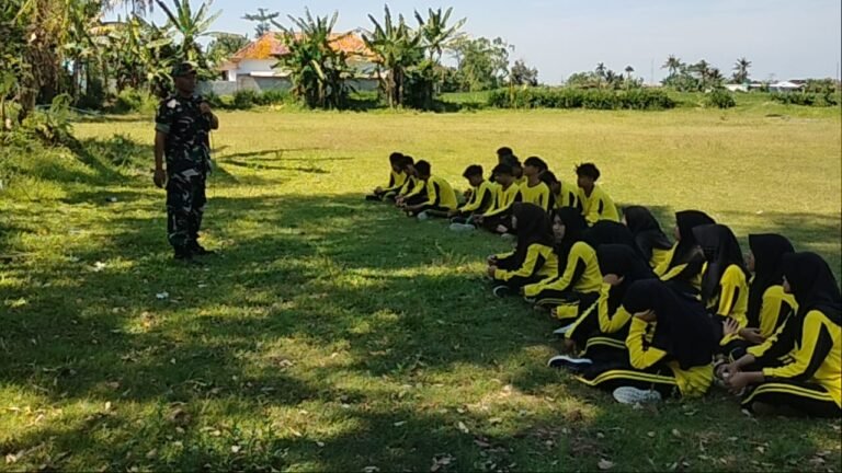 Latihan Dasar Kepemimpinan di Dawuhan Lor, Babinsa Tekankan Pentingnya Komunikasi dan Sinergi dalam Tim