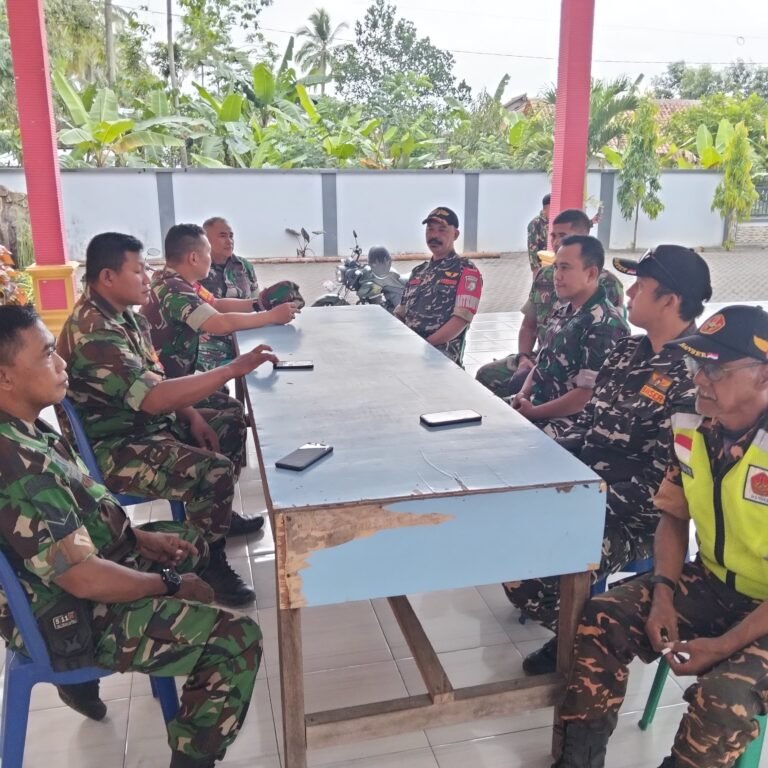 Wujudkan Keamanan Kondusif, TNI dan Banser Jatiroto Gelar Patroli Kolaboratif