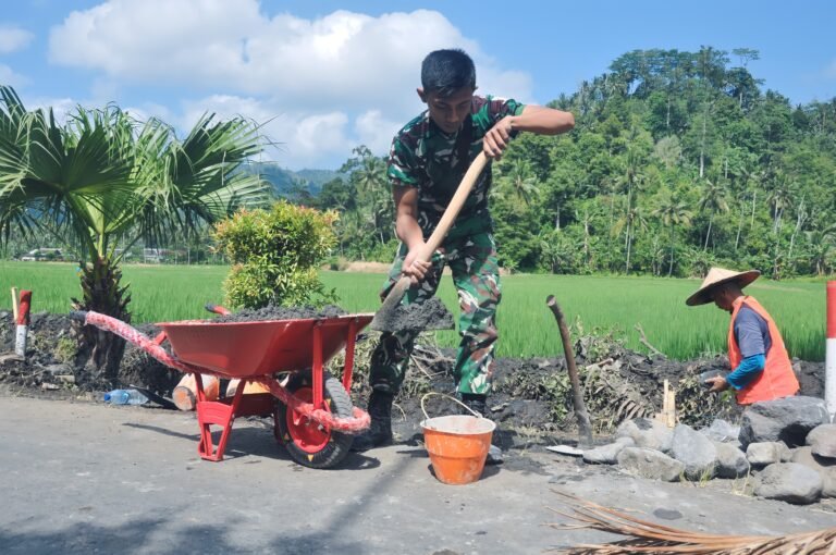 Satgas TMMD Gunakan Arco untuk Percepat Pembangunan Drainase di Lebakharjo