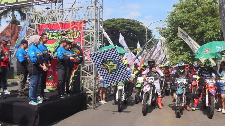 Sinergi TNI dan Forkopimda Warnai Ceremony Keberangkatan Trail Adventure Day Lumajang ke-780
