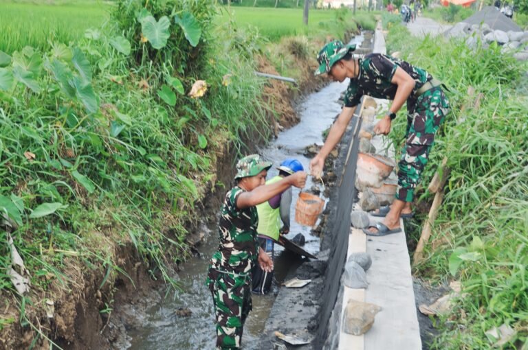 Satgas TMMD 126 Kodim 0818/Malang Bersama Warga Wujudkan Irigasi Andal untuk Pertanian Lebih Produktif