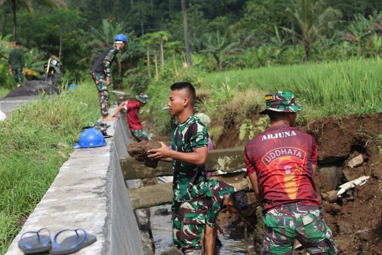Sinergi TNI dan Rakyat di TMMD 126: Drainase Baru, Harapan Baru untuk Lebakharjo