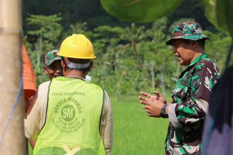 Perkuat Sinergi, Sertu Dicky Gelar Komsos Bahas Peningkatan Saluran Irigasi di Desa Lebakharjo
